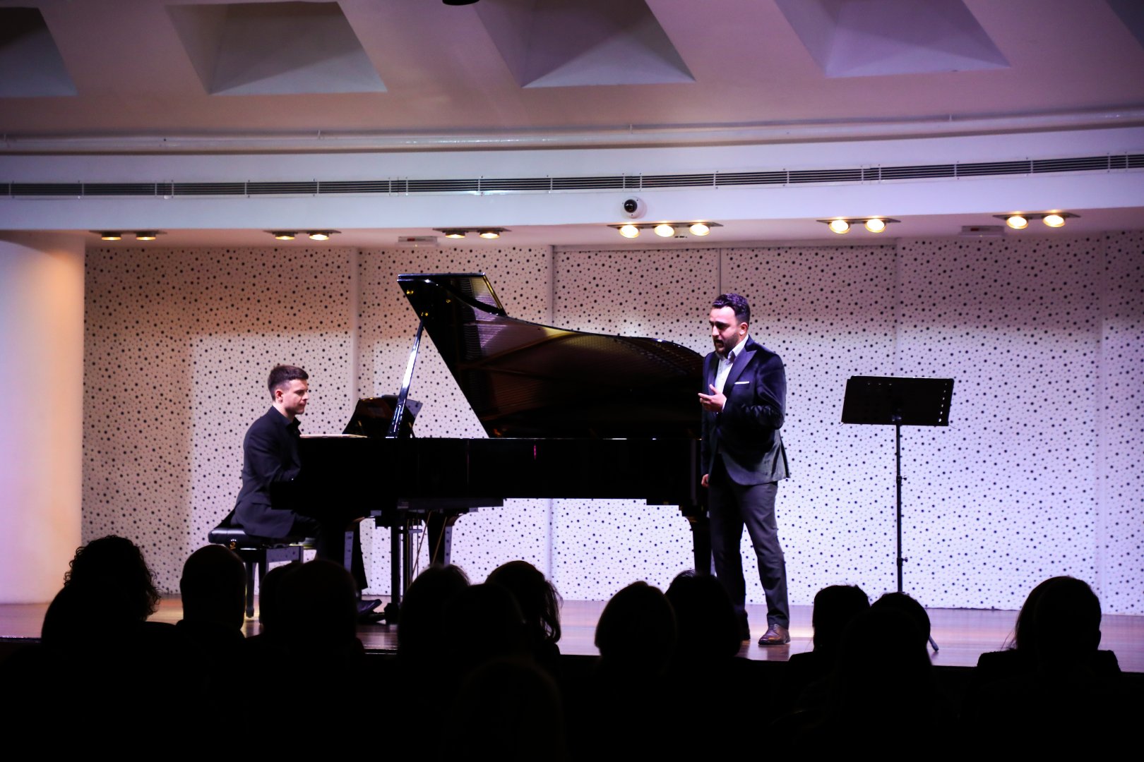 Bakıda opera sənətinin xarici ulduzları ilə klassik musiqi gecəsi keçirilib (FOTO)