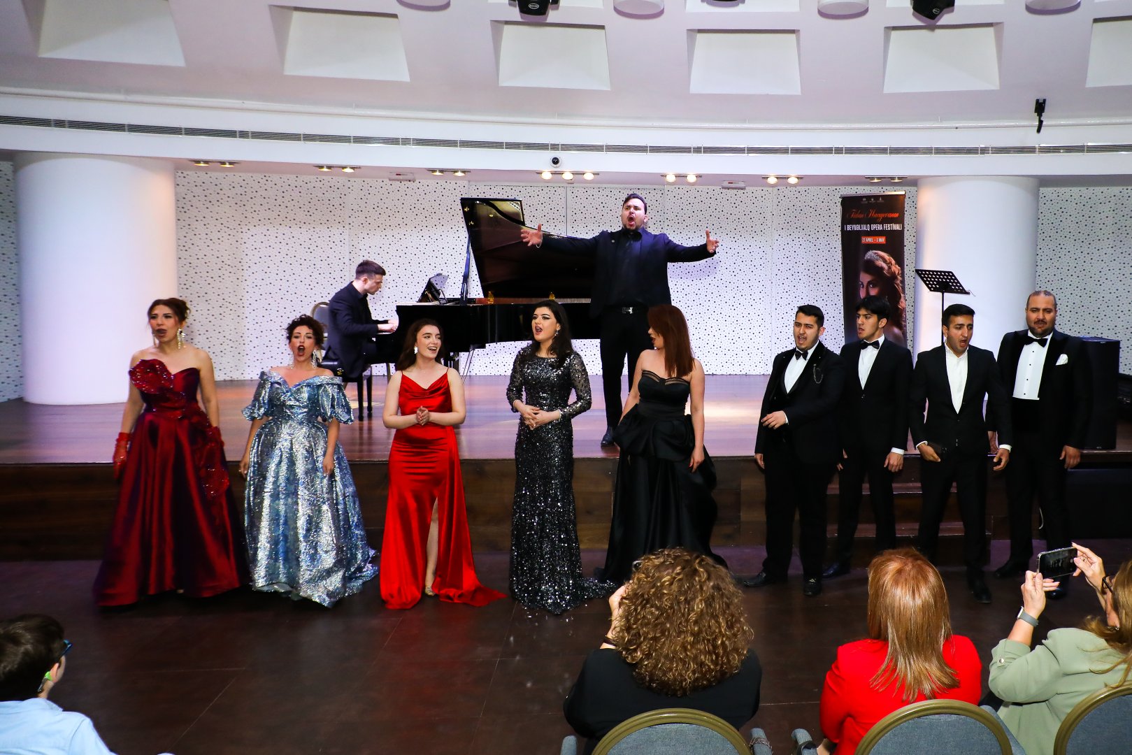 Bakıda opera sənətinin xarici ulduzları ilə klassik musiqi gecəsi keçirilib (FOTO)