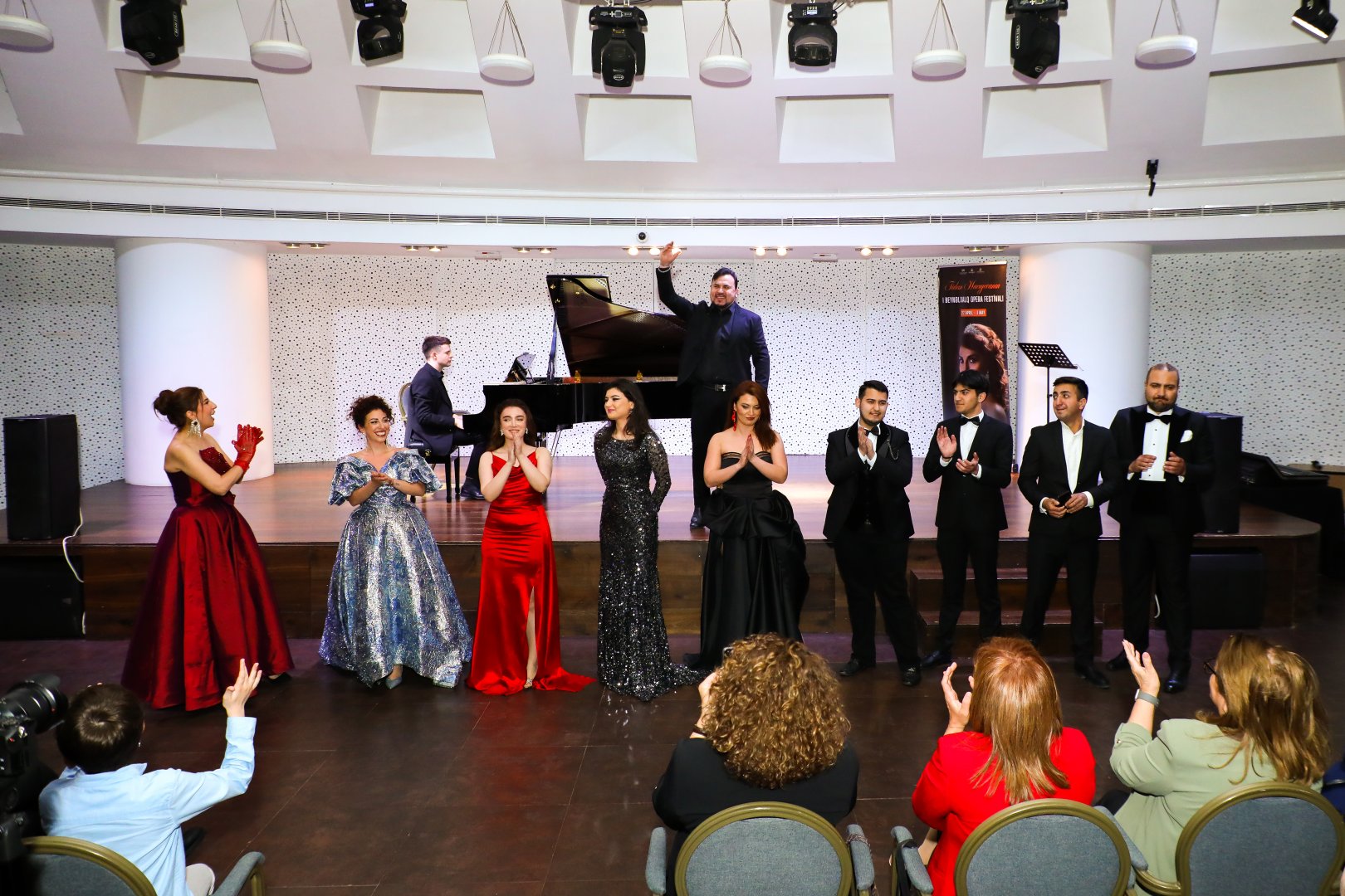 Bakıda opera sənətinin xarici ulduzları ilə klassik musiqi gecəsi keçirilib (FOTO)