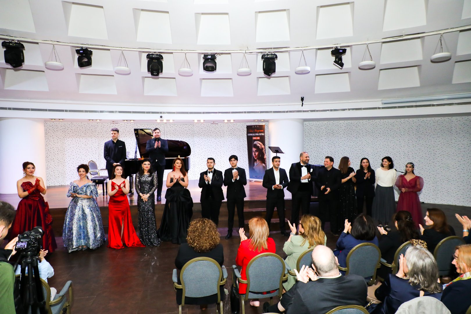 Bakıda opera sənətinin xarici ulduzları ilə klassik musiqi gecəsi keçirilib (FOTO)