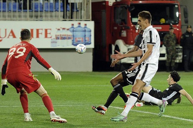 “Neftçi” “Qarabağ”a, “Sumqayıt” “Kəpəz”ə qarşı