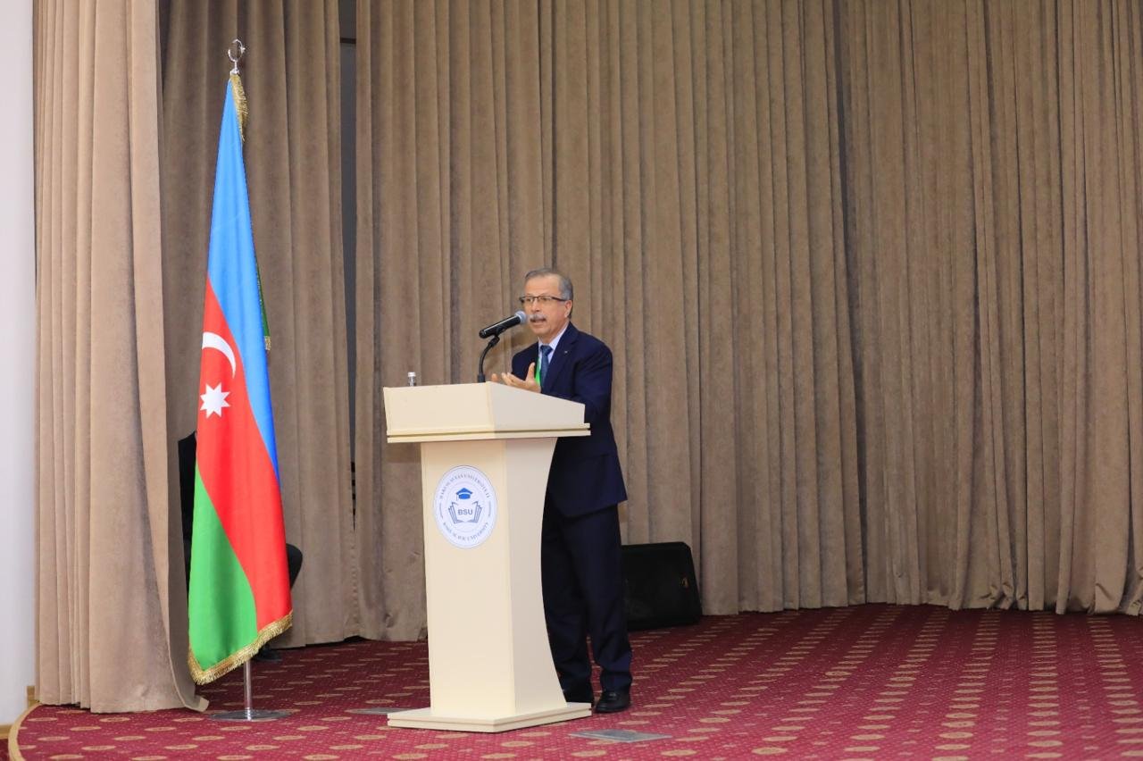 BSU-da Ümummilli Lider Heydər Əliyevin anadan olmasının 101-ci ildönümünə həsr edilmiş beynəlxalq elmi konfrans keçirilib (FOTO)