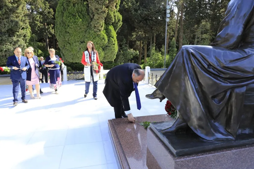 BSU-da Ümummilli Lider Heydər Əliyevin anadan olmasının 101-ci ildönümünə həsr edilmiş beynəlxalq elmi konfrans keçirilib (FOTO)