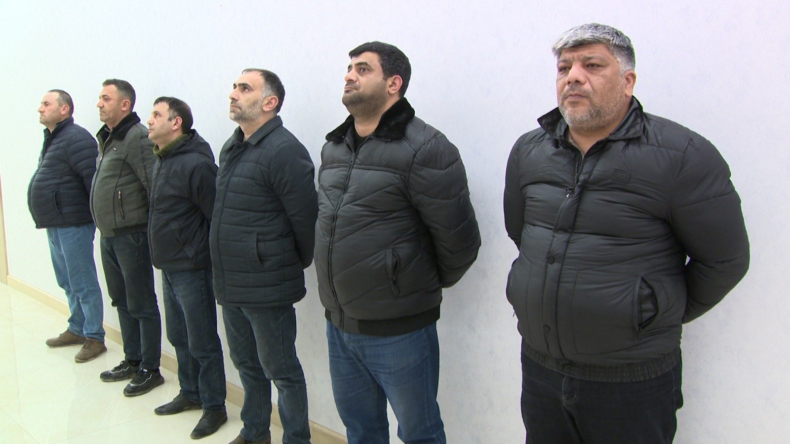 Məşhur yuyucu vasitələri saxtalaşdıran gizli sex aşkar edildi (FOTO/VİDEO)