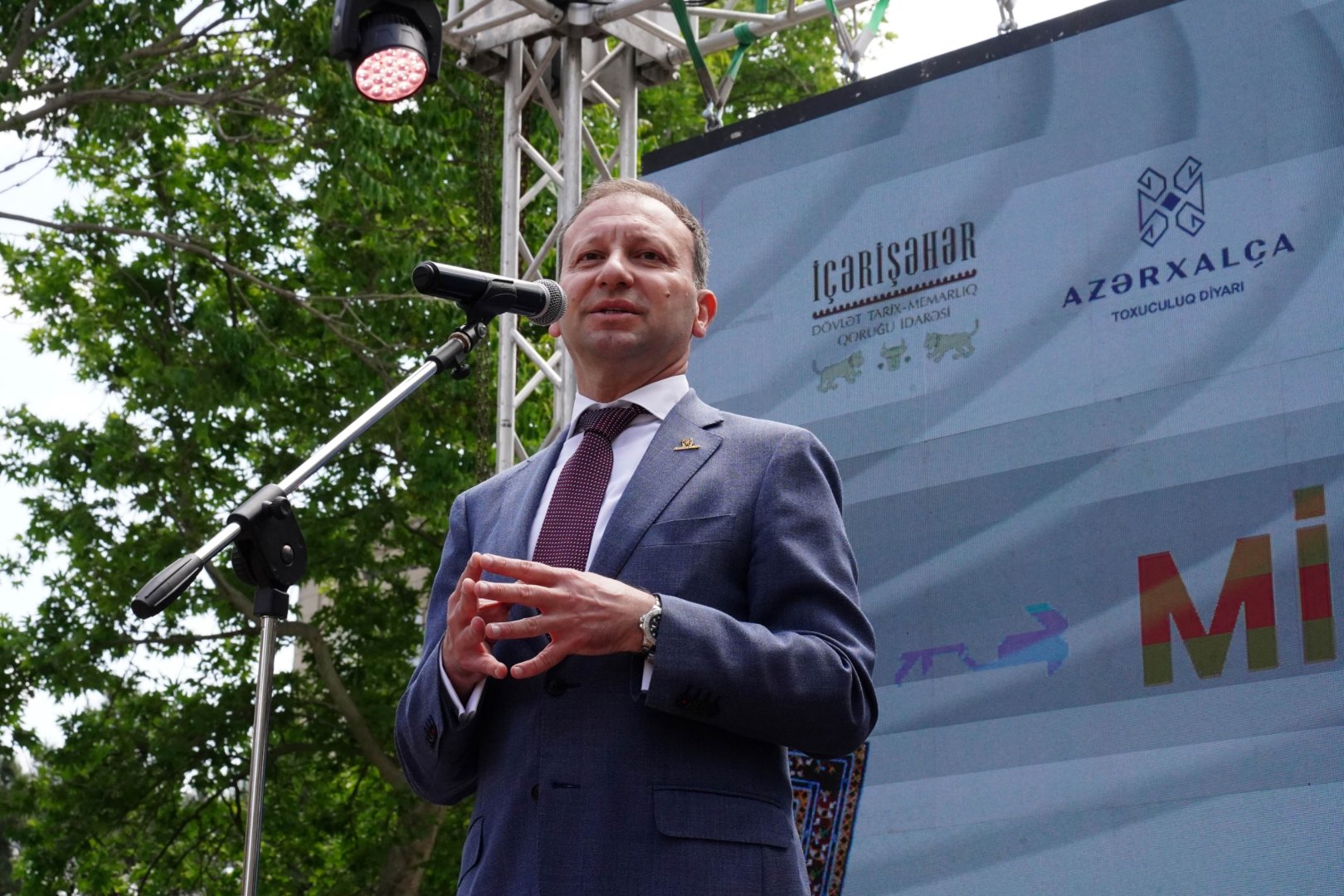 İçərişəhərdə Milli Xalça Festivalının açılışı baş tutub (FOTO)