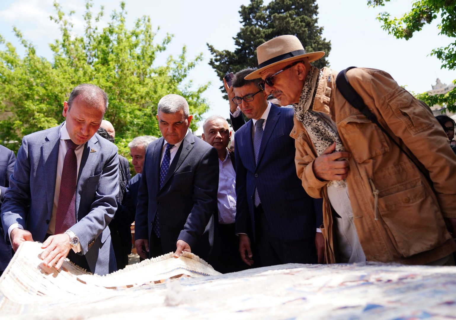 İçərişəhərdə Milli Xalça Festivalının açılışı baş tutub (FOTO)
