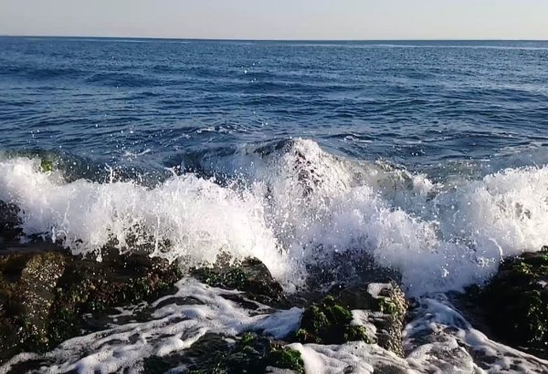 Dənizdə dalğanın hündürlüyü 3,7 metrə çatıb