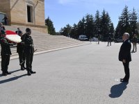 Əli Əsədov Ankarada Anıtqəbiri ziyarət edib (FOTO)