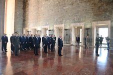 Əli Əsədov Ankarada Anıtqəbiri ziyarət edib (FOTO)
