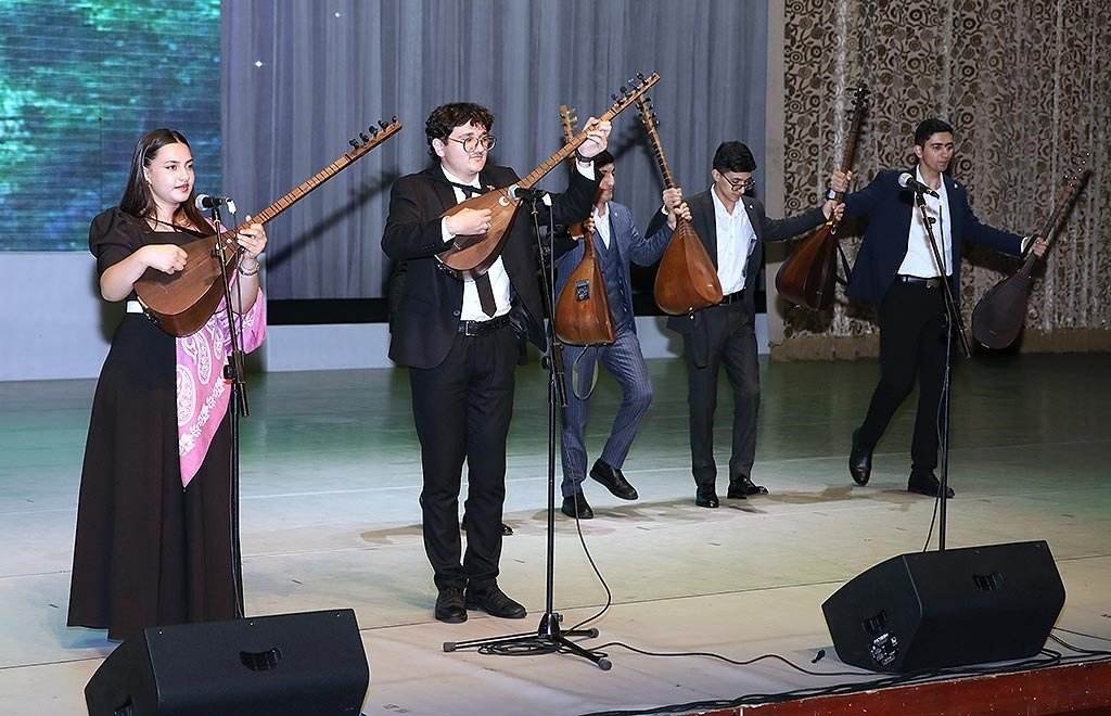 Tələbələr arasında keçirilmiş müsabiqə-festivalın yekun konserti olub (FOTO)