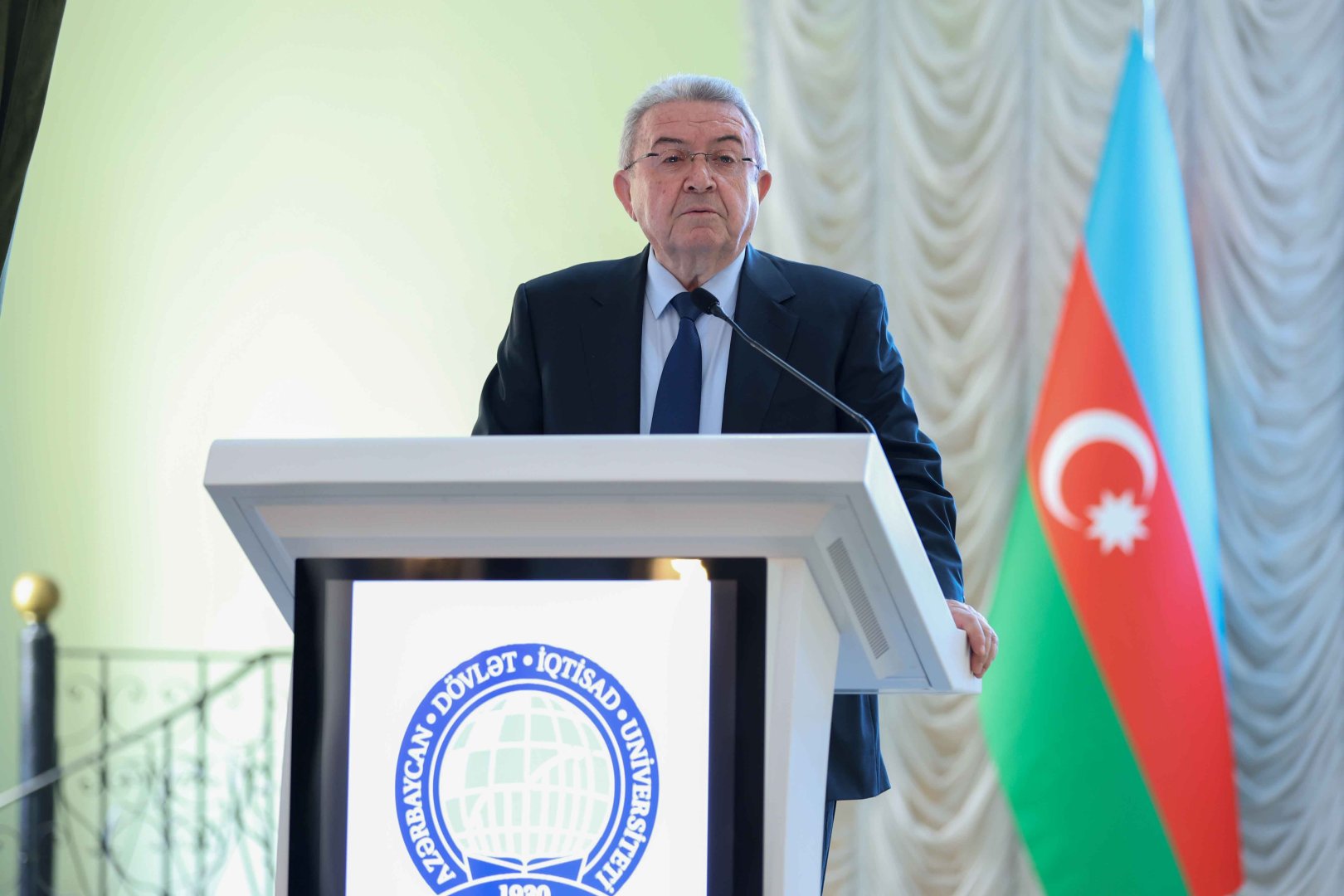 UNEC-də Ulu Öndər Heydər Əliyevin 101-ci ildönümü qeyd olunub (FOTO)