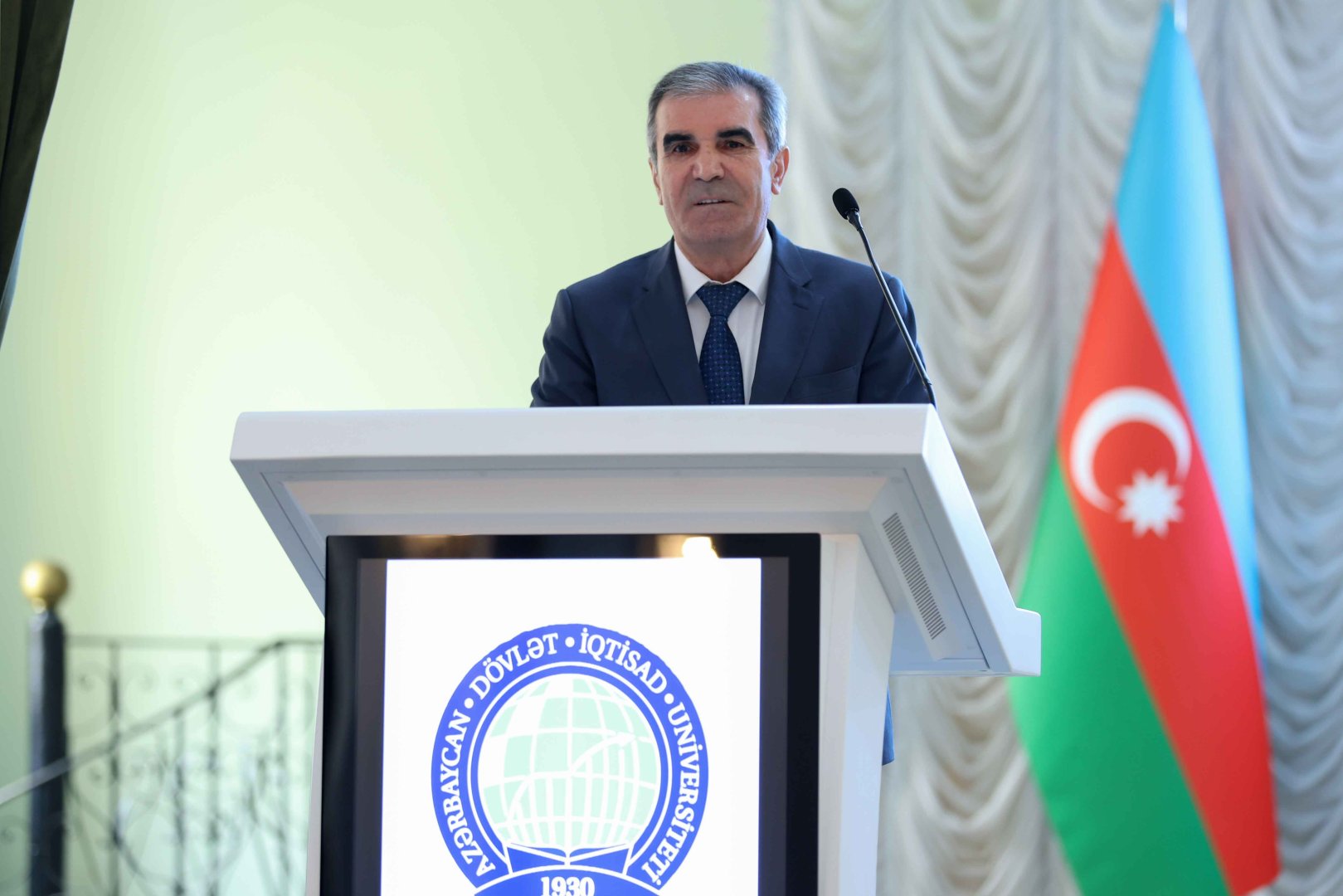 UNEC-də Ulu Öndər Heydər Əliyevin 101-ci ildönümü qeyd olunub (FOTO)