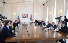 Prezident İlham Əliyevin və Bolqarıstan Prezidenti Rumen Radevin geniş tərkibdə görüşü keçirilib (FOTO) (YENİLƏNİB)