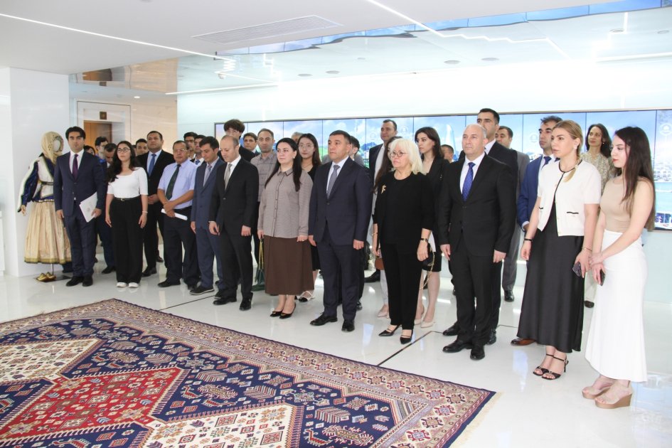 Pekin şəhərində Ulu Öndərin fikirləri əsasında hazırlanmış “Xalq öz dili ilə yaranır” adlı Azərbaycan dili dərsliyinin təqdimatı olub