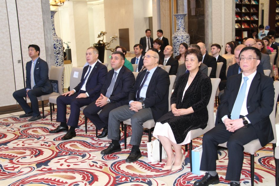 Pekin şəhərində Ulu Öndərin fikirləri əsasında hazırlanmış “Xalq öz dili ilə yaranır” adlı Azərbaycan dili dərsliyinin təqdimatı olub