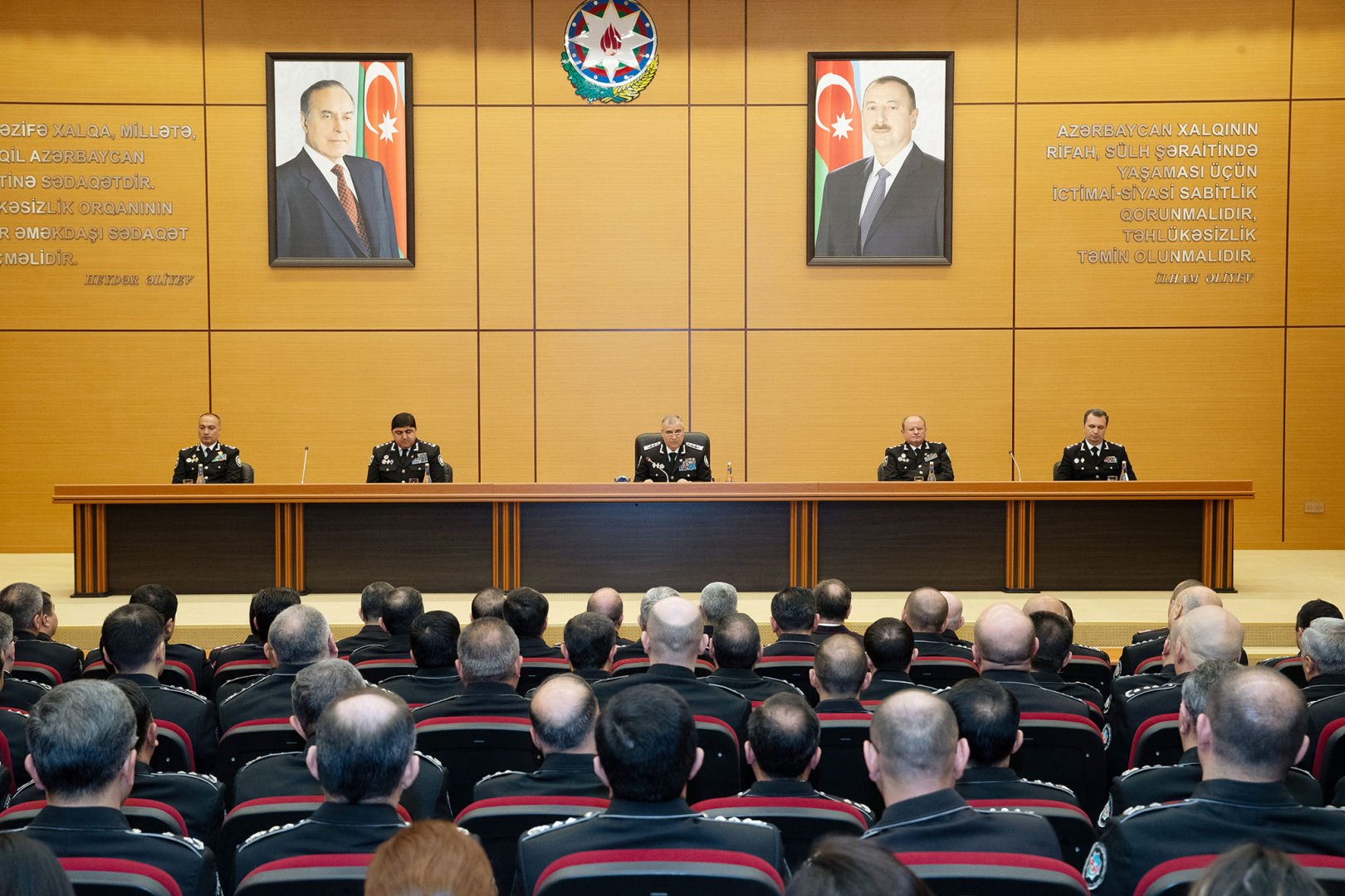DTX rəisi, general-polkovnik Əli Nağıyev və Xidmətin əməkdaşları Fəxri xiyabanda Ulu Öndərin məzarını ziyarət edib