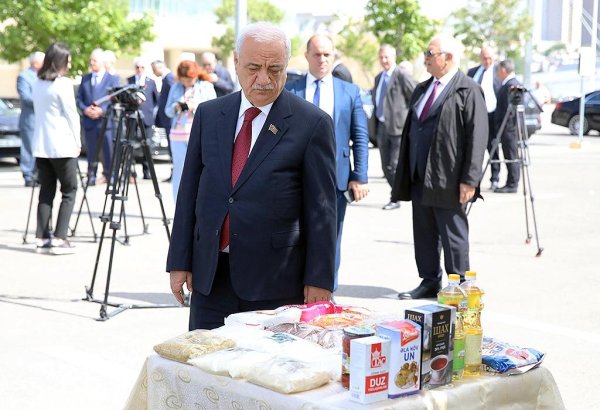 AHİK Ulu Öndər Heydər Əliyevin doğum günü 5450 aztəminatlı ailəyə sovqat göndərib (FOTO)