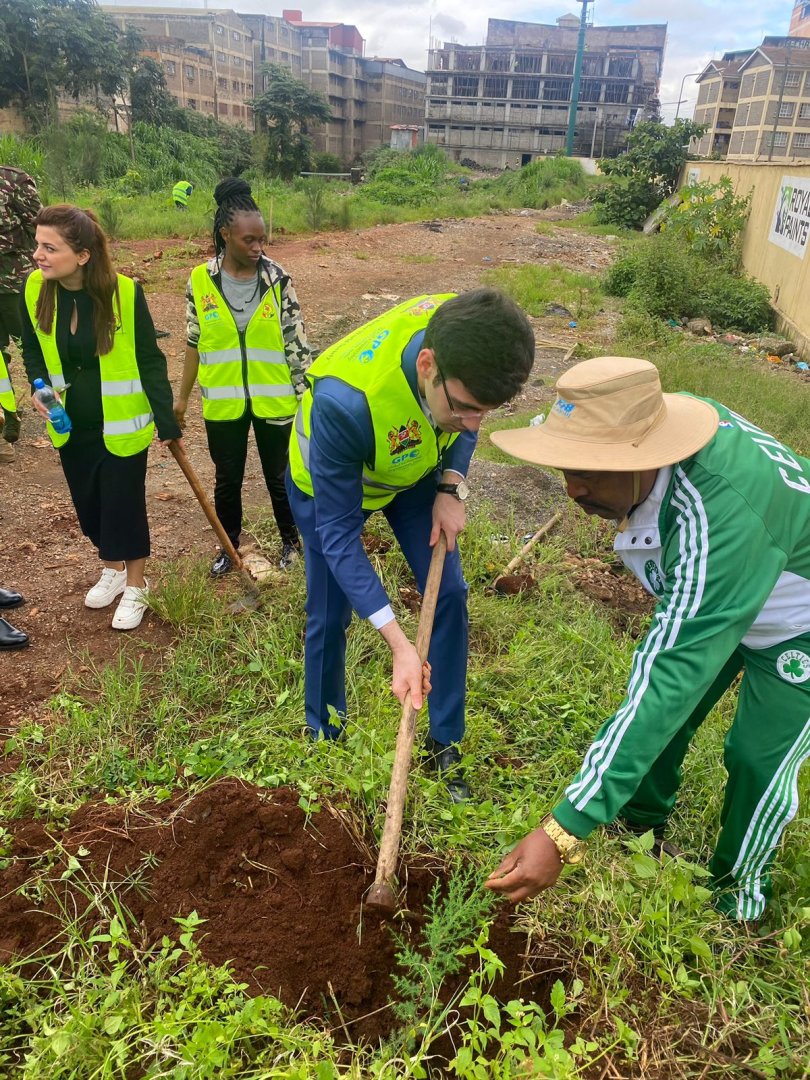 Azərbaycan QHT-ləri ilk dəfə Afrikada ağacəkmə aksiyasında iştirak edib (FOTO)