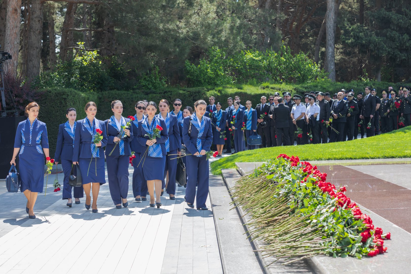 AZAL-ın kollektivi Ulu öndər Heydər Əliyevin əziz xatirəsini yad edib (FOTO)