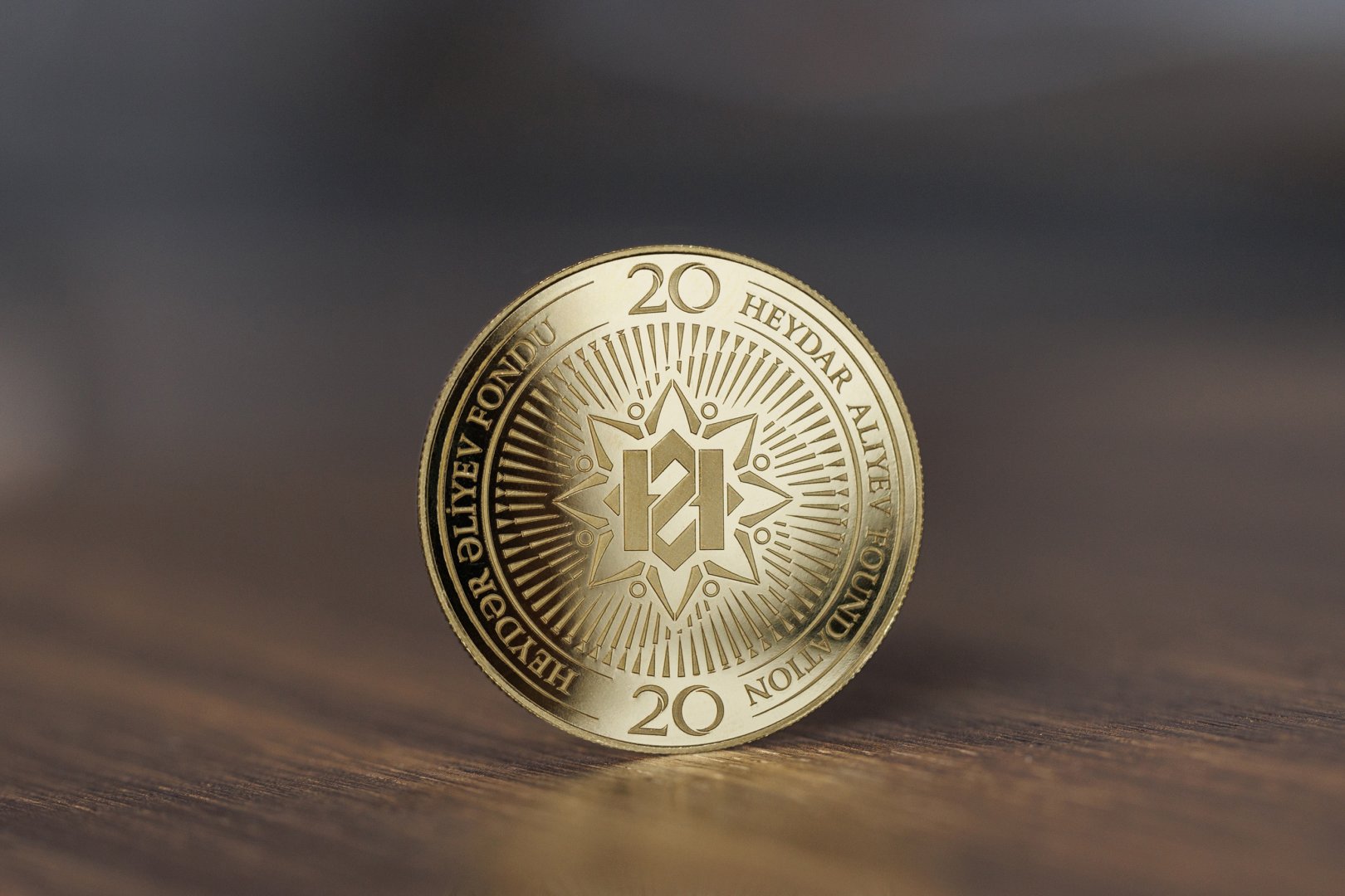 “AzerGold” QSC-nin yeni qızıl sikkəsi Heydər Əliyev Fondunun 20 illiyinə həsr olunub