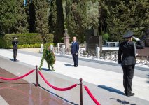 DTX rəisi, general-polkovnik Əli Nağıyev və Xidmətin əməkdaşları Fəxri xiyabanda Ulu Öndərin məzarını ziyarət edib