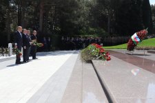 Səhiyyə Nazirliyinin rəhbərliyi və kollektivi ulu öndər Heydər Əliyevin əziz xatirəsini yad edib (FOTO)
