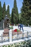 AZAL-ın kollektivi Ulu öndər Heydər Əliyevin əziz xatirəsini yad edib (FOTO)