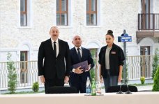 Prezident İlham Əliyev və Birinci xanım Mehriban Əliyeva Şuşada birinci yaşayış kompleksinin açılışında iştirak edib və ilk sakinlərlə görüşüblər (YENİLƏNİB-2) (FOTO/VİDEO)