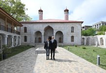 Prezident İlham Əliyev və Birinci xanım Mehriban Əliyeva Şuşada Aşağı Gövhər Ağa məscidində aparılan bərpa işləri ilə tanış olublar (FOTO/VİDEO) (YENİLƏNİB)