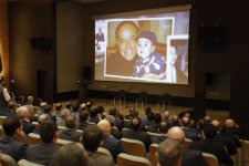 Ümummilli Lider Heydər Əliyevin anadan olmasının 101-ci ildönümü münasibətilə SOCAR-da tədbir keçirilib (FOTO)