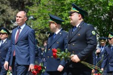 Dövlət rəsmiləri Ulu Öndər Heydər Əliyevin xatirəsini ehtiramla yad edib (FOTO)