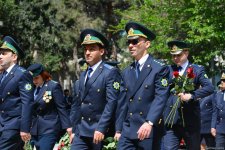 Dövlət rəsmiləri Ulu Öndər Heydər Əliyevin xatirəsini ehtiramla yad edib (FOTO)