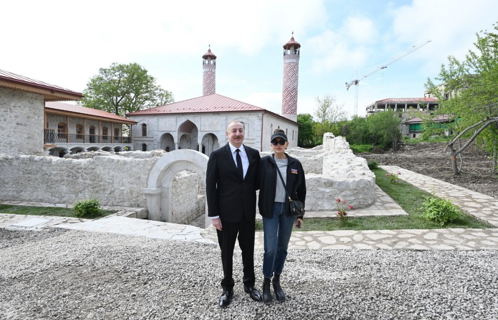 Prezident İlham Əliyev və Birinci xanım Mehriban Əliyeva Şuşada Aşağı Gövhər Ağa məscidində aparılan bərpa işləri ilə tanış olublar (FOTO/VİDEO) (YENİLƏNİB)