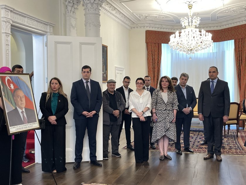 Londonda Ulu Öndər Heydər Əliyevin anadan olmasının 101-ci ildönümü qeyd edilib (FOTO)