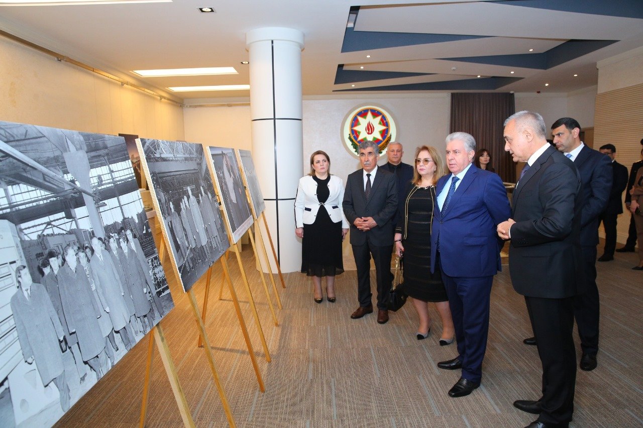 Binəqədidə Ulu Öndərə həsr olunmuş tədbir keçirilib (FOTO)