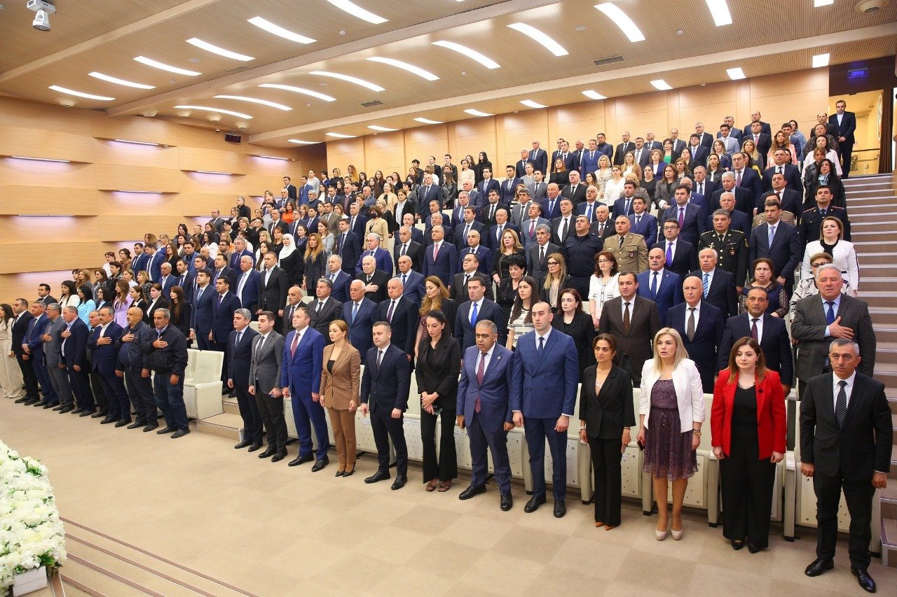 Binəqədidə Ulu Öndərə həsr olunmuş tədbir keçirilib (FOTO)