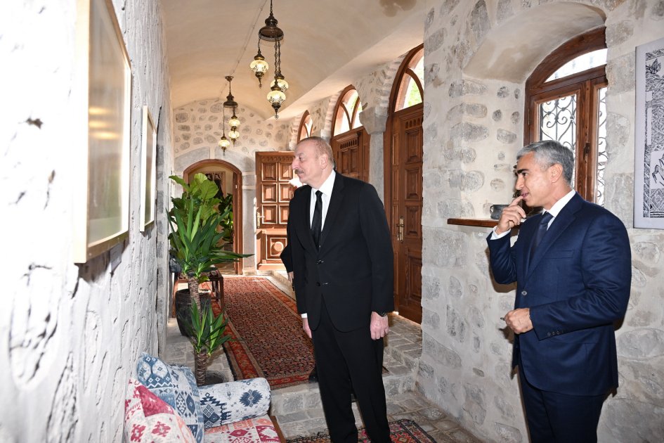 Prezident İlham Əliyev və Birinci xanım Mehriban Əliyeva Şuşada "Şirin su" hamamının bərpadan sonra açılışında iştirak ediblər (FOTO/VİDEO) (YENİLƏNİB)