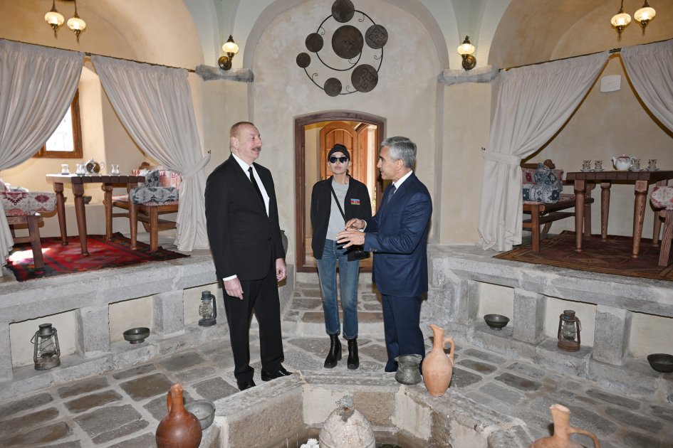 Prezident İlham Əliyev və Birinci xanım Mehriban Əliyeva Şuşada "Şirin su" hamamının bərpadan sonra açılışında iştirak ediblər (FOTO/VİDEO) (YENİLƏNİB)