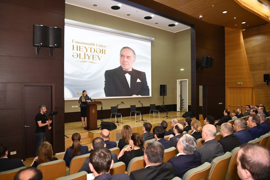 Ümummilli Lider Heydər Əliyevin anadan olmasının 101-ci ildönümü münasibətilə SOCAR-da tədbir keçirilib (FOTO)