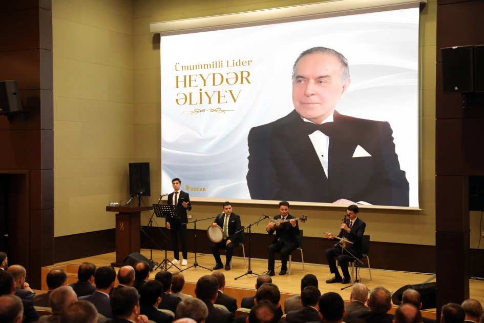 Ümummilli Lider Heydər Əliyevin anadan olmasının 101-ci ildönümü münasibətilə SOCAR-da tədbir keçirilib (FOTO)