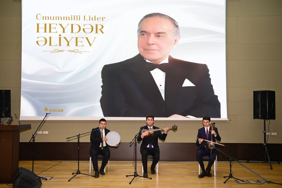 Ümummilli Lider Heydər Əliyevin anadan olmasının 101-ci ildönümü münasibətilə SOCAR-da tədbir keçirilib (FOTO)