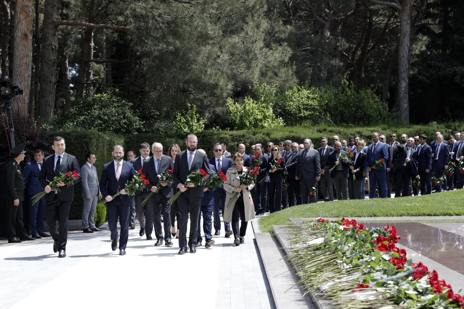 Ümummilli Lider Heydər Əliyevin anadan olmasının 101-ci ildönümü münasibətilə SOCAR-da tədbir keçirilib (FOTO)