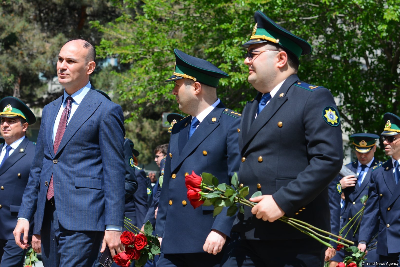 Dövlət rəsmiləri Ulu Öndər Heydər Əliyevin xatirəsini ehtiramla yad edib (FOTO)