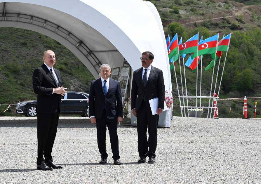 Prezident İlham Əliyev Şuşa rayonunun Turşsu qəsəbəsinin təməlini qoyub (FOTO/VİDEO) (YENİLƏNİB)