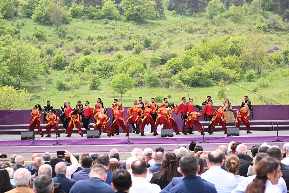 VII “Xarıbülbül” Beynəlxalq Musiqi Festivalının möhtəşəm açılışından reportaj (FOTO)