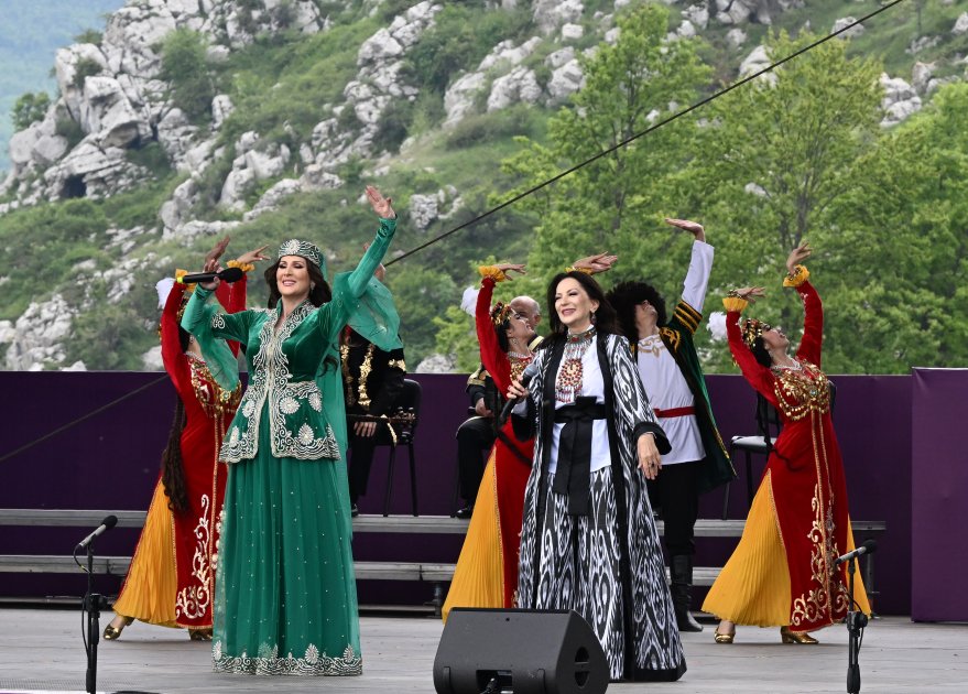 VII “Xarıbülbül” Beynəlxalq Musiqi Festivalının möhtəşəm açılışından reportaj (FOTO)