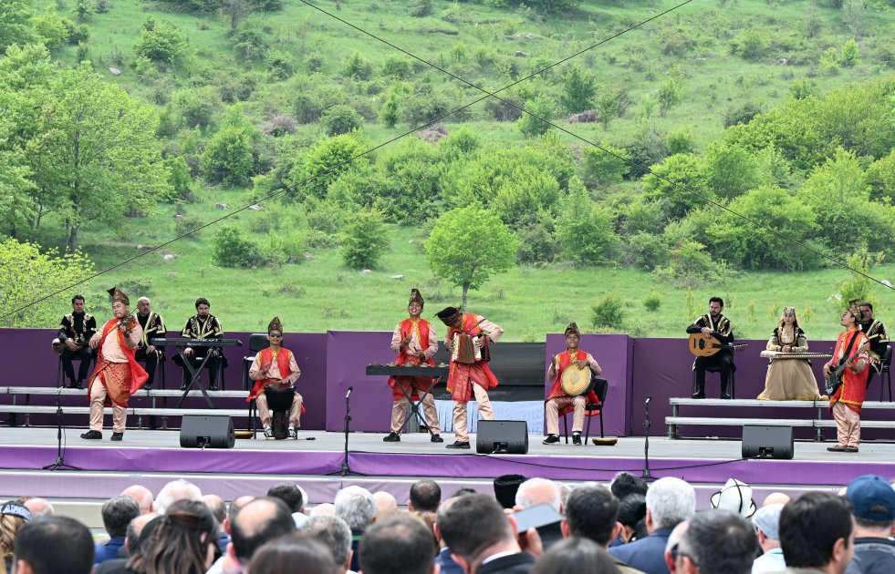 VII “Xarıbülbül” Beynəlxalq Musiqi Festivalının möhtəşəm açılışından reportaj (FOTO)
