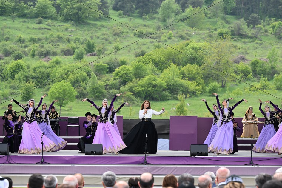 VII “Xarıbülbül” Beynəlxalq Musiqi Festivalının möhtəşəm açılışından reportaj (FOTO)