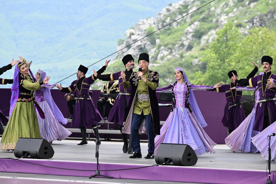 VII “Xarıbülbül” Beynəlxalq Musiqi Festivalının möhtəşəm açılışından reportaj (FOTO)