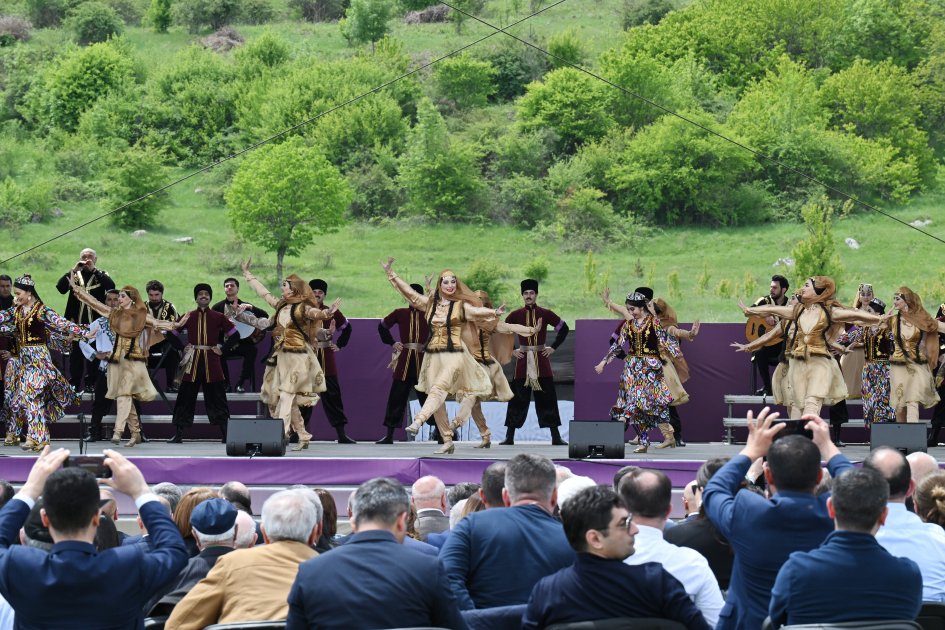 VII “Xarıbülbül” Beynəlxalq Musiqi Festivalının möhtəşəm açılışından reportaj (FOTO)